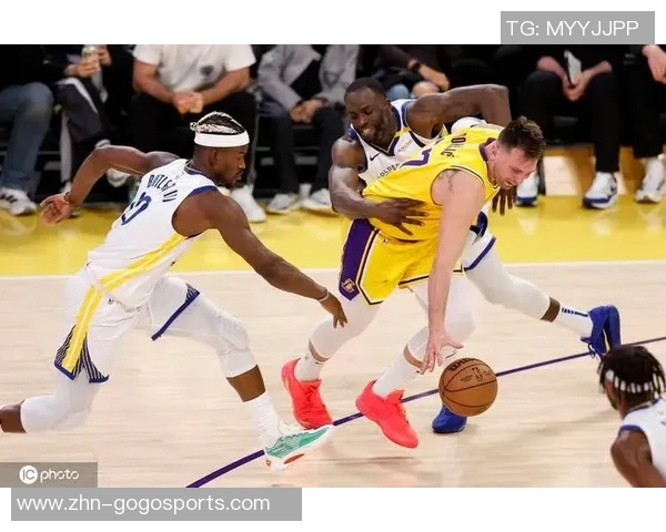 勇士主场力克湖人拒绝横扫库里与詹姆斯各显神通争锋相对